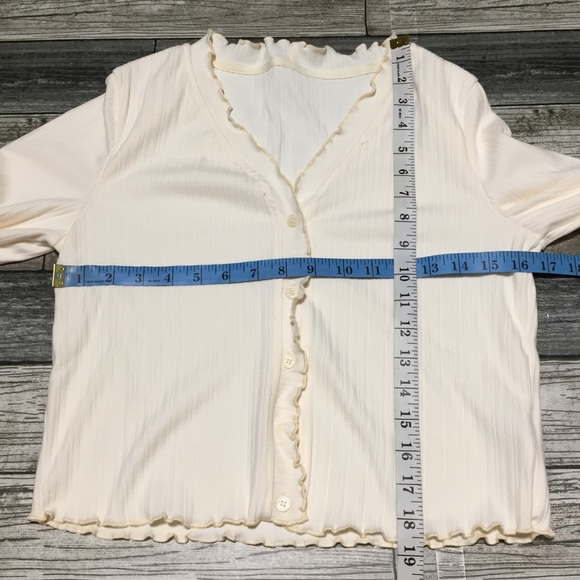 Dazy Button Front Blouse Top Women’s XL Off White Ruffled Accents Soft - Picture 2 of 11